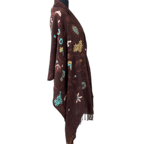 Selection Privee Vintage  Wool  Floral embroidered  Wrap Scarf approx. 27” X 80” - Picture 3 of 10